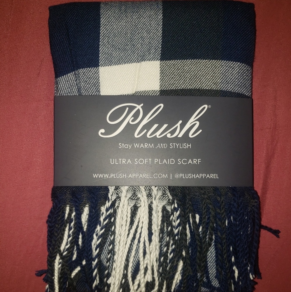 Chic Plush Plaid Scarf